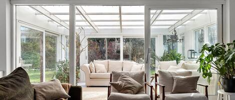 Smart-TV, Tischtennisplatte