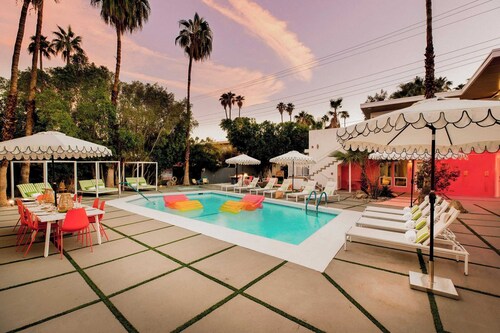 2 Rooms, Sleeps 8 Retro Hotel w/ Pool Wesley King Studio Buyout by Avantstay