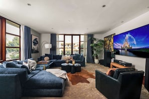 TV, fireplace, offices - La Jolla Luxe Villa | Walk to Beach, Shops & Dining (San Diego)