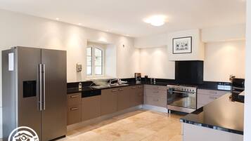 Microwave, dishwasher