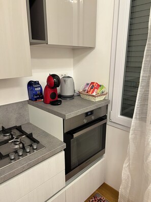 Kühlschrank, Ofen, Herdplatte, Geschirrspüler