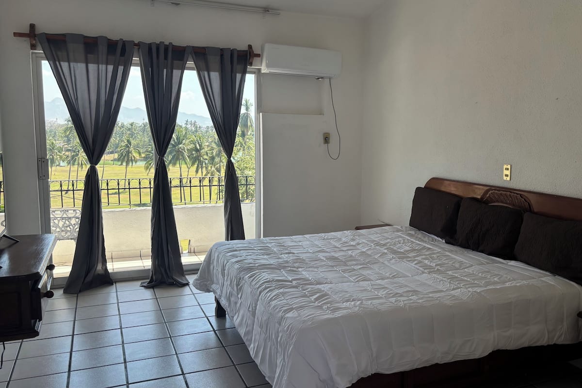 Habitación estándar con 1 cama matrimonial o 2 individuales, vista al campo de golf | Wifi gratis