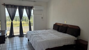 Chambre Standard Double ou avec lits jumeaux, vue golf