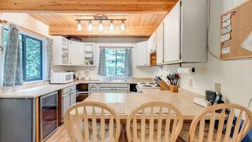 Cabin, 3 Bedrooms, Smoking, Balcony | Interior