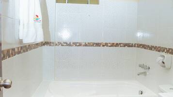 Camera Superior, patio, vista lago | Doccia