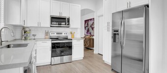 Cactus Cove – Family-Friendly Lakeside Home w/ Mountain Views & Free EV Charger