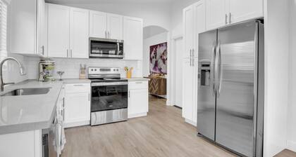 Cactus Cove – Family-Friendly Lakeside Home w/ Mountain Views & Free EV Charger