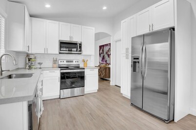 Cactus Cove – Family-Friendly Lakeside Home w/ Mountain Views & Free EV Charger