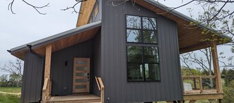 Highgrounds Modern Cabin with Loft - Ironweed