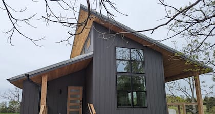 Highgrounds Modern Cabin with Loft - Ironweed
