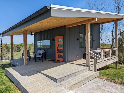 Scenic Highgrounds Modern Cabin - Chicory