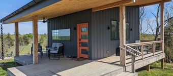 Scenic Highgrounds Modern Cabin - Chicory
