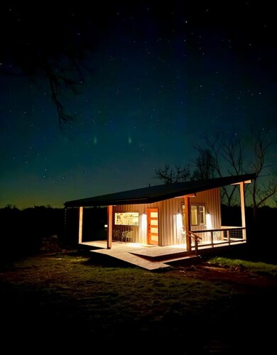 Scenic Highgrounds Modern Cabin - Chicory