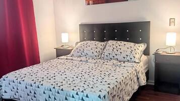 Apartamento básico | Ferros/tábuas de passar roupa, Wi-Fi de cortesia