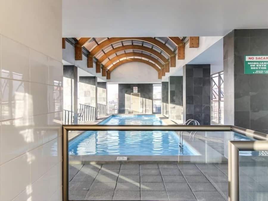 Piscina interna, piscina externa sazonal