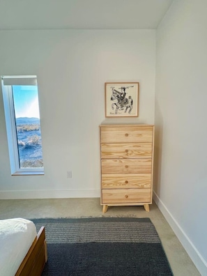 2 bedrooms, desk, iron/ironing board, travel cot