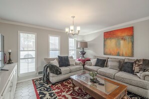 Televisión y chimenea