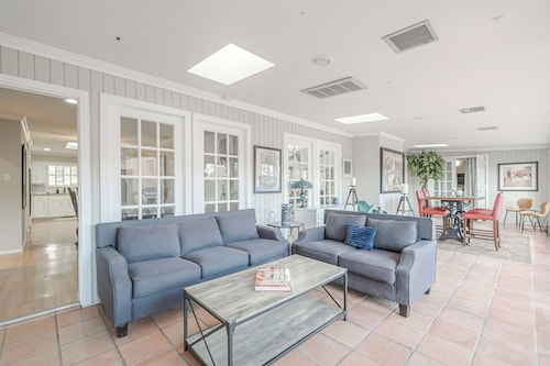 Right At Home-Midland Posh & Private with Billiards