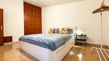 2 camere, culla da viaggio, Wi-Fi gratuito, lenzuola