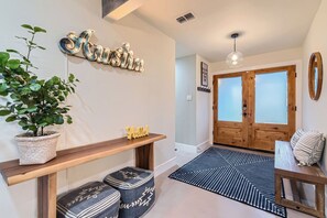 Interior - South ATX 3-bedroom house w/ AC, WiFi and game room. Enjoy your stay! BOOK NOW! (Austin)