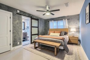 3 bedrooms, iron/ironing board, WiFi, bed sheets - South ATX 3-bedroom house w/ AC, WiFi and game room. Enjoy your stay! BOOK NOW! (Austin)