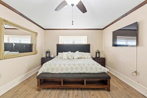 4 soverom, strykejern/-brett, wi-fi (inkludert) og sengetøy