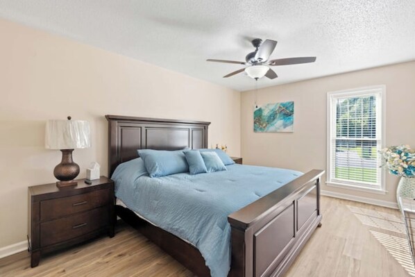 4 bedrooms, iron/ironing board, free WiFi, bed sheets