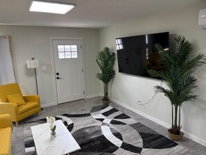 Interior - Quick Escape 2 Bedrooms n Lingle, Wy! with free Wifi & Parking (Lingle)