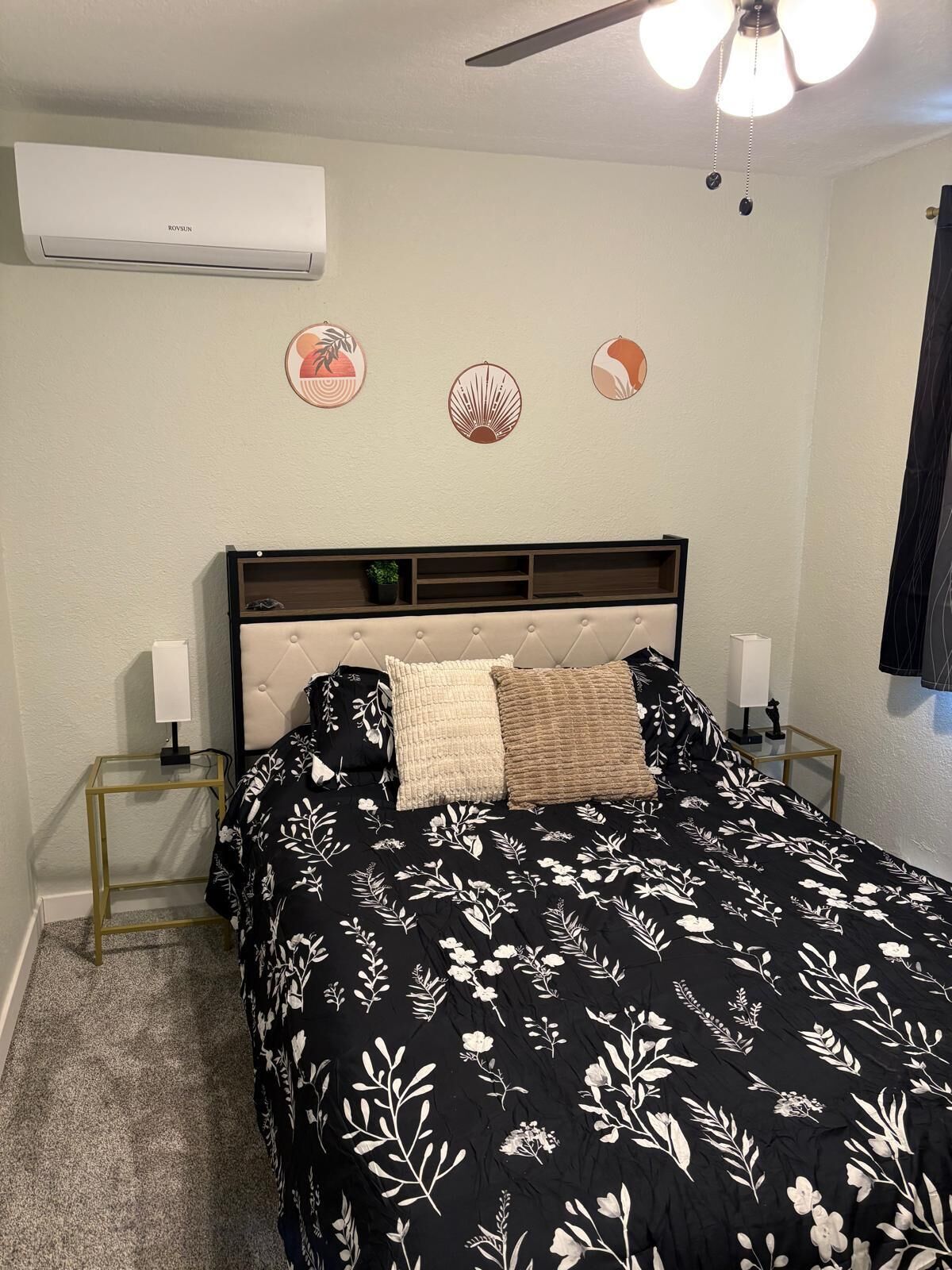 2 slaapkamers, een bureau, een strijkplank/strijkijzer, wifi