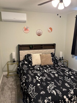 2 slaapkamers, een bureau, een strijkplank/strijkijzer, wifi