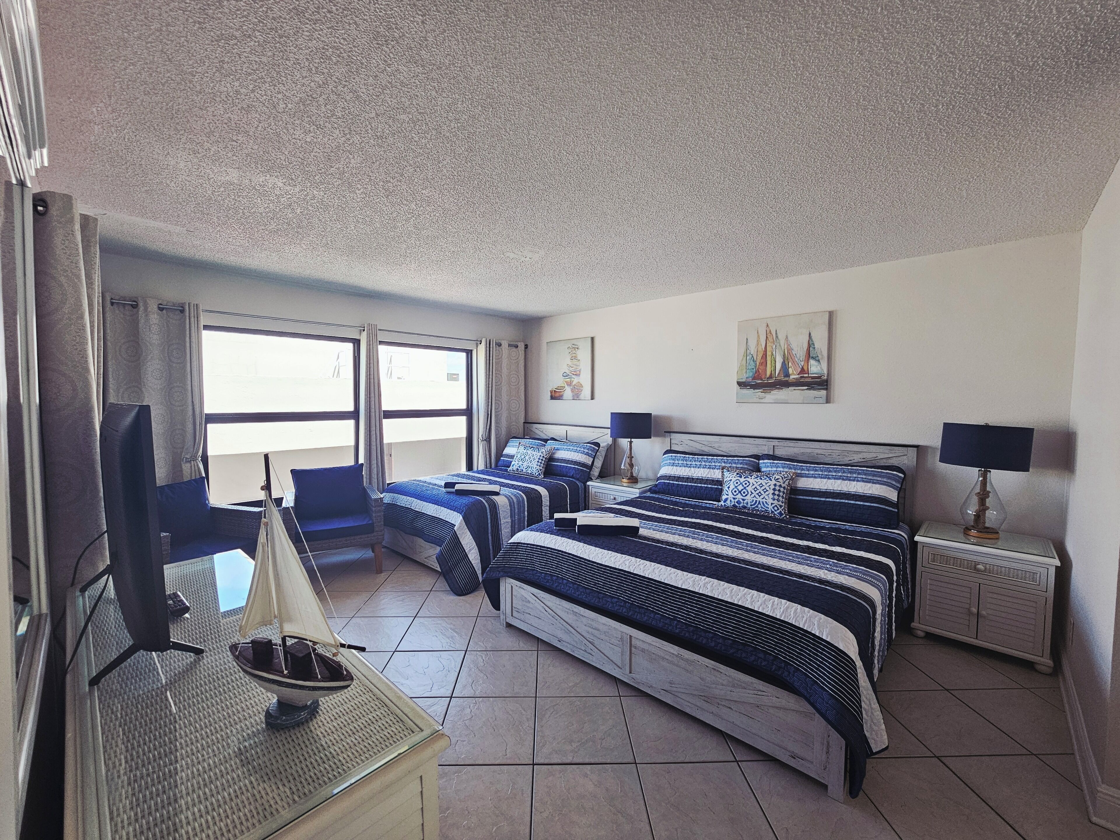 Beach Condo At John's Pass - Madeira Beach, FL