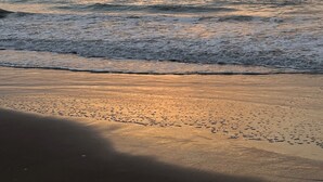 A beach with waves and a sunset. - 3-bedroom, 1st floor condo in charming South Padre Island, 3 min walk to beach (South Padre Island)