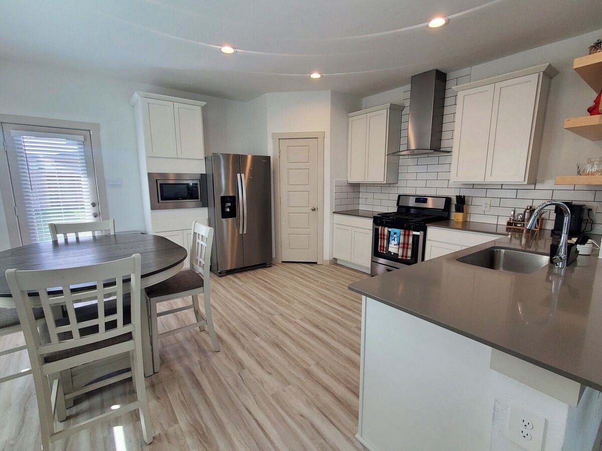 Photo 8 of Charming 3-bedroom house in lovely Houston with AC, WiFi