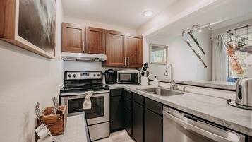 Condo, 1 Bedroom, Smoking, Balcony | Interior