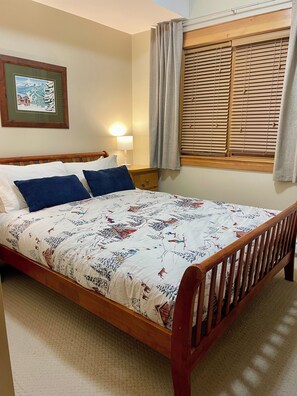 2 bedrooms, iron/ironing board, WiFi, bed sheets - Red Mtn views, Ski/bike in,  2 bed, 2 bath condo. Fireplace! (Trail)