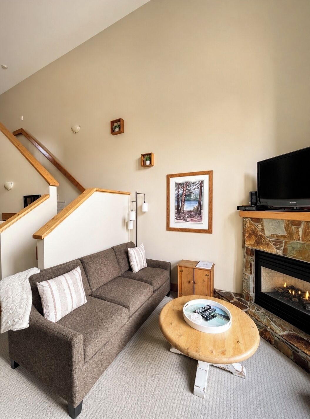 Red Mtn Views, Walk To Lift, 2 Bed, 2 Bath Condo. Fireplace! - Rossland