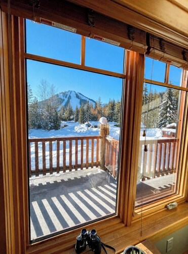 Red Mtn views, walk to lift, 2 bed, 2 bath condo. Fireplace!