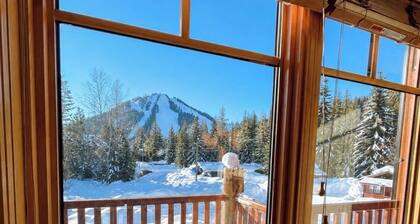 Red Mtn views, walk to lift, 2 bed, 2 bath condo. Fireplace!