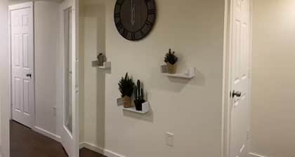 1BR, 1BA - 2.5 miles to U.S. Capitol & National Mall