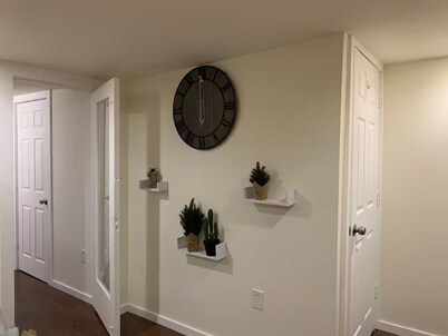 1BR, 1BA - 2.5 miles to U.S. Capitol & National Mall