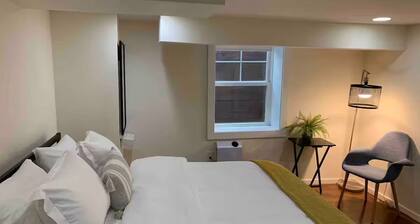 1BR, 1BA -Near U.S. Capitol & Commanders-RFK Stadium
