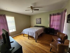 4 bedrooms, iron/ironing board, WiFi, bed sheets