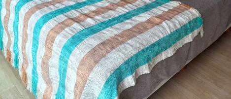 1 slaapkamer, een strijkplank/strijkijzer, wifi, beddengoed