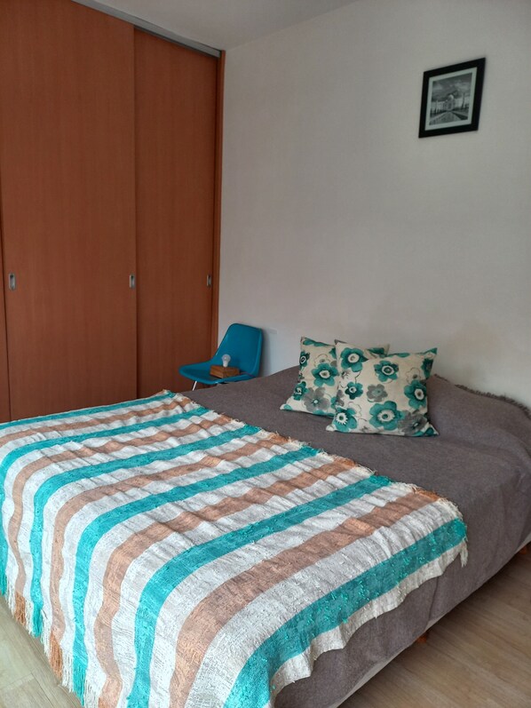 1 camera, ferro/asse da stiro, Wi-Fi, lenzuola