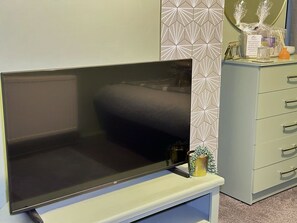 1 bedroom, Egyptian cotton sheets, premium bedding, in-room safe