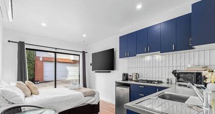 Middle Of Town With Parking!