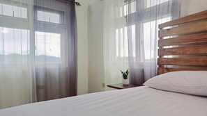 4 slaapkamers, een strijkplank/strijkijzer, wifi, beddengoed