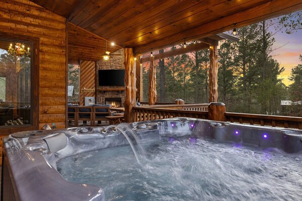 Outdoor spa tub