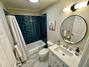 Shower, hair dryer, bidet, towels