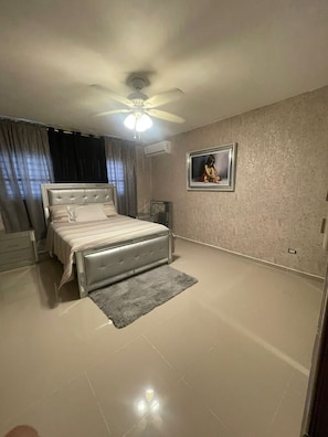 3 Schlafzimmer, Zimmersafe, Bügeleisen/Bügelbrett, WLAN